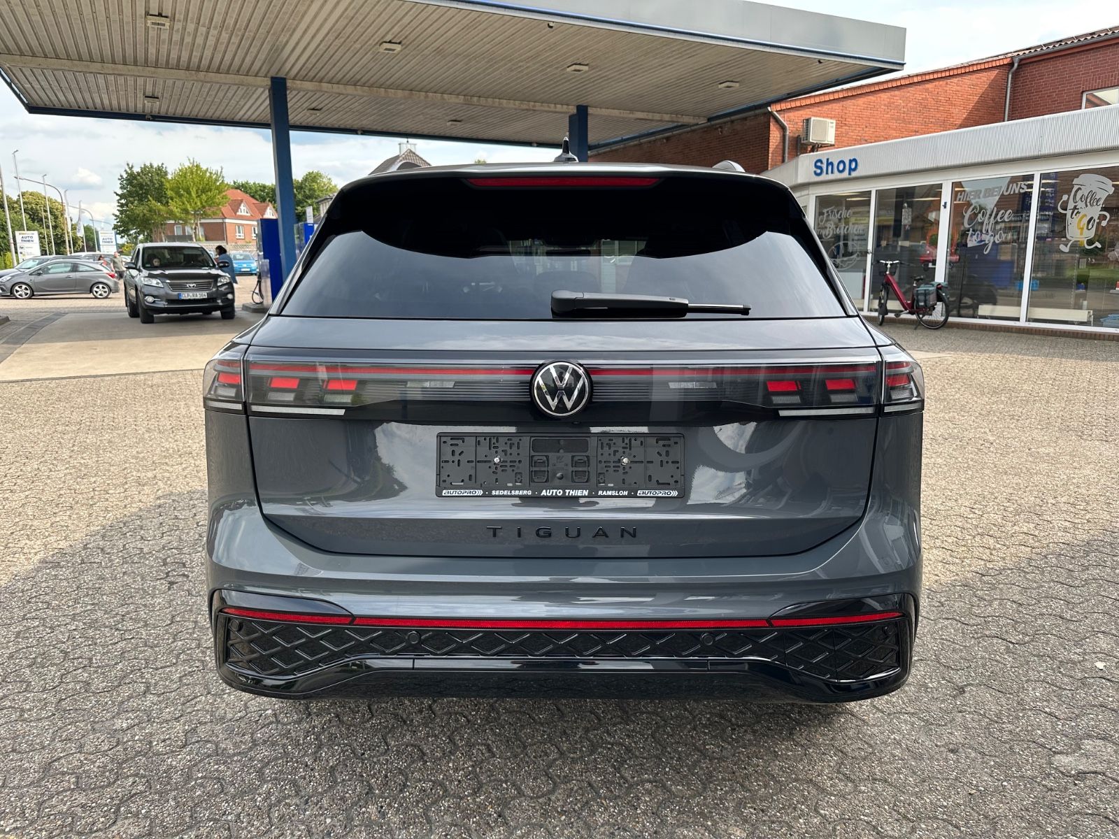 Fahrzeugabbildung Volkswagen Tiguan 2.0 TDI 4M R-Line Pano/AHK/ACC/Navi