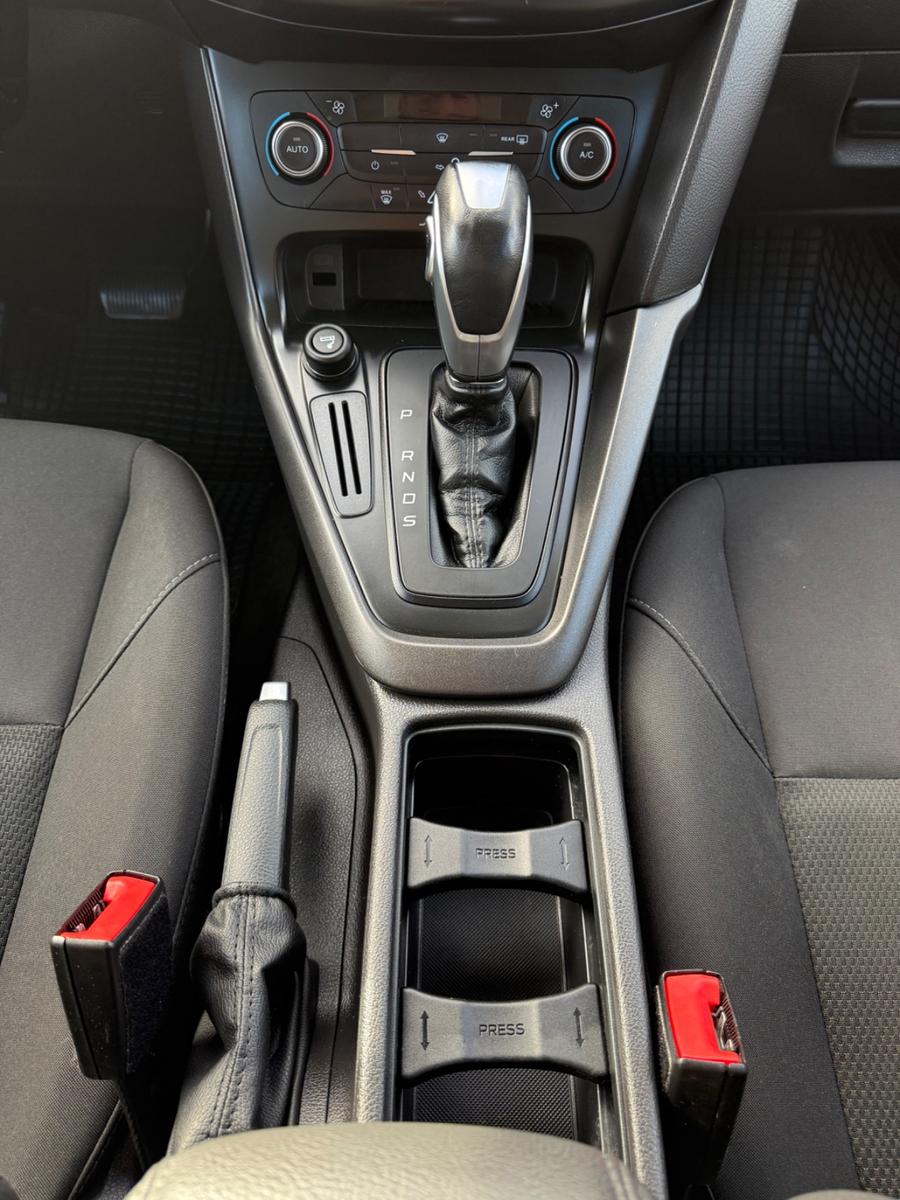 Ford Focus 1,6 Titanium Sportsitze Sport Lenkrad