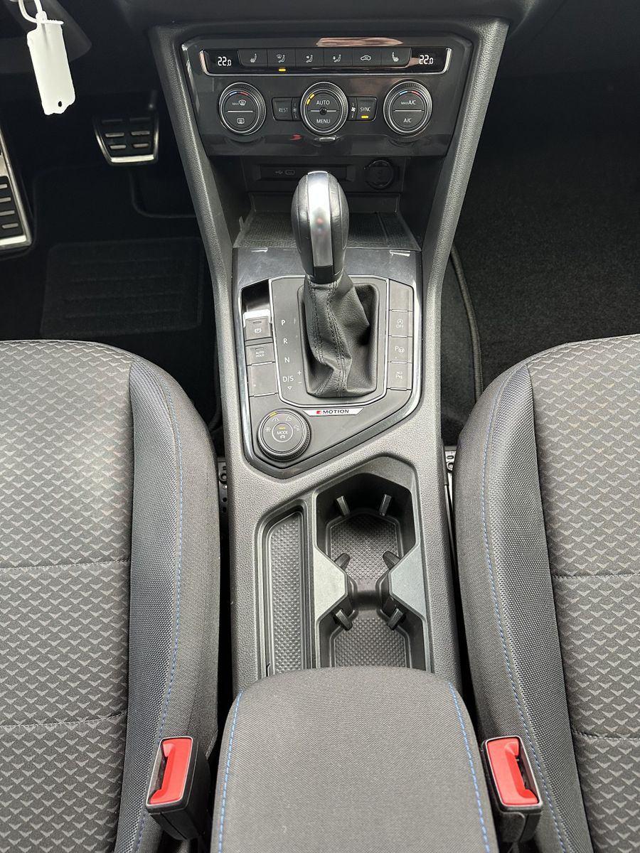 Fahrzeugabbildung Volkswagen Tiguan Allspace 4M United 7-Sitzer NAV+LED+KAMER