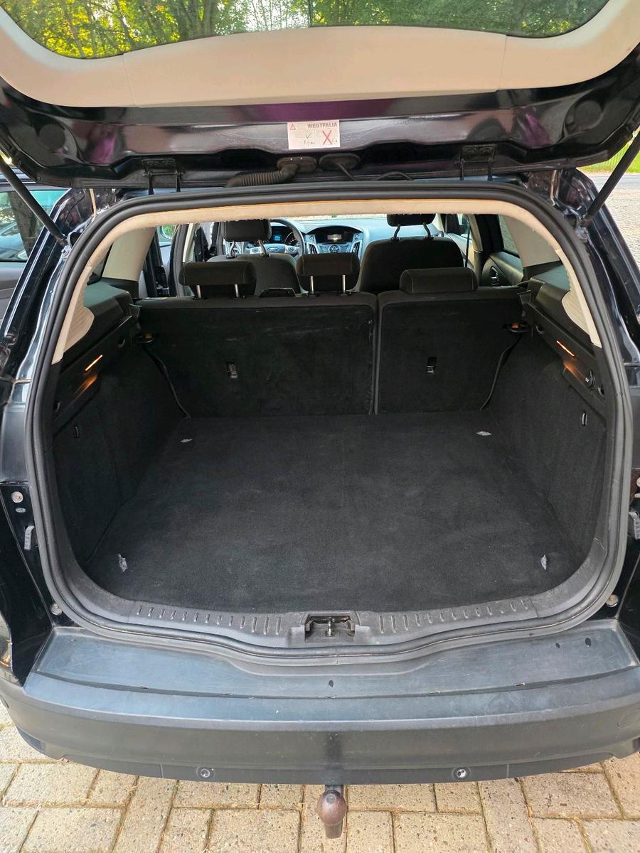 Ford Focus 2011 — photo 8