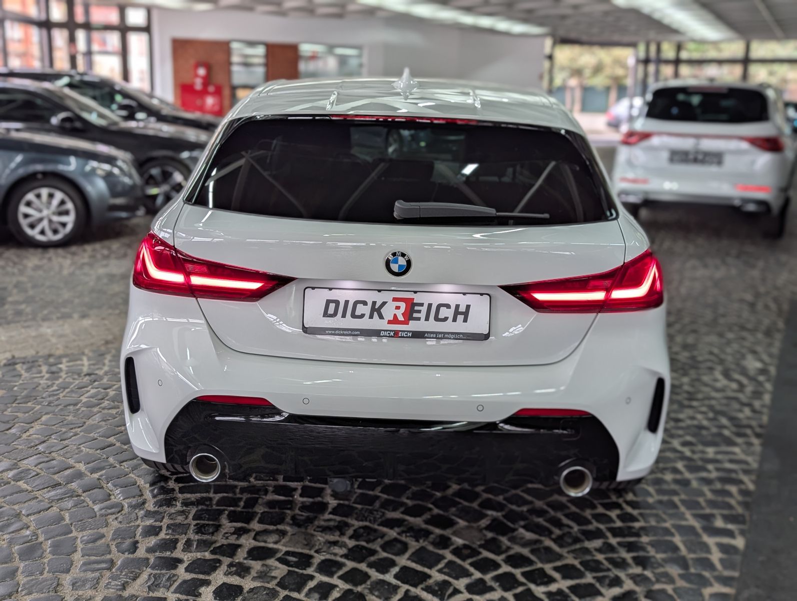 Fahrzeugabbildung BMW 120 i M Sport Shadow-Line AHK VIRT APP AMBI LED