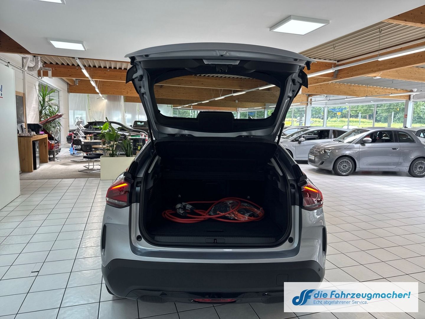 Fahrzeugabbildung Citroën C4 E- Shine HUD Navi 360 Kamera LED Apple CarPla