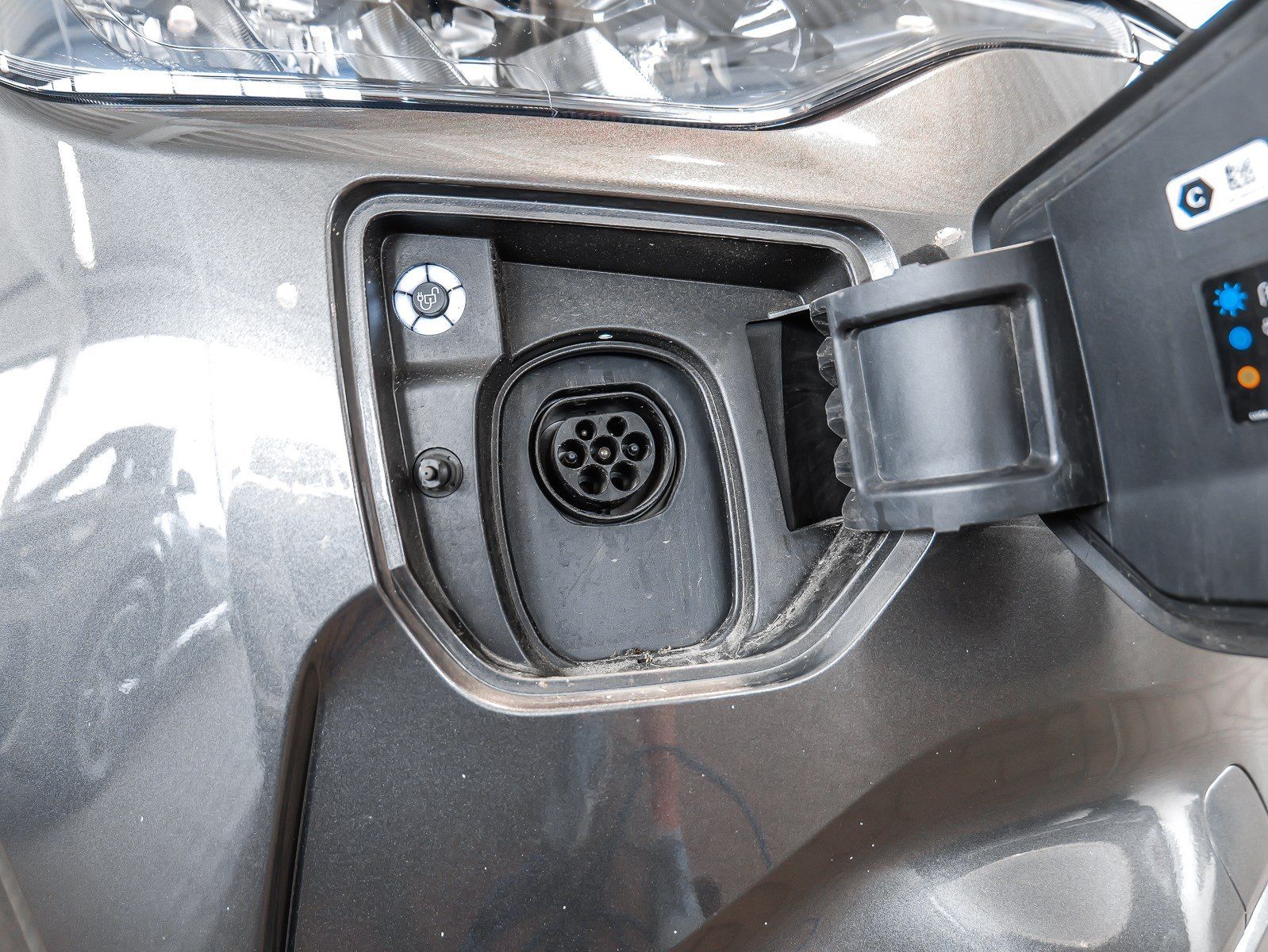 Ford Tourneo Custom 340 PHEV L1H1 VA Titanium Anhängk foto 23