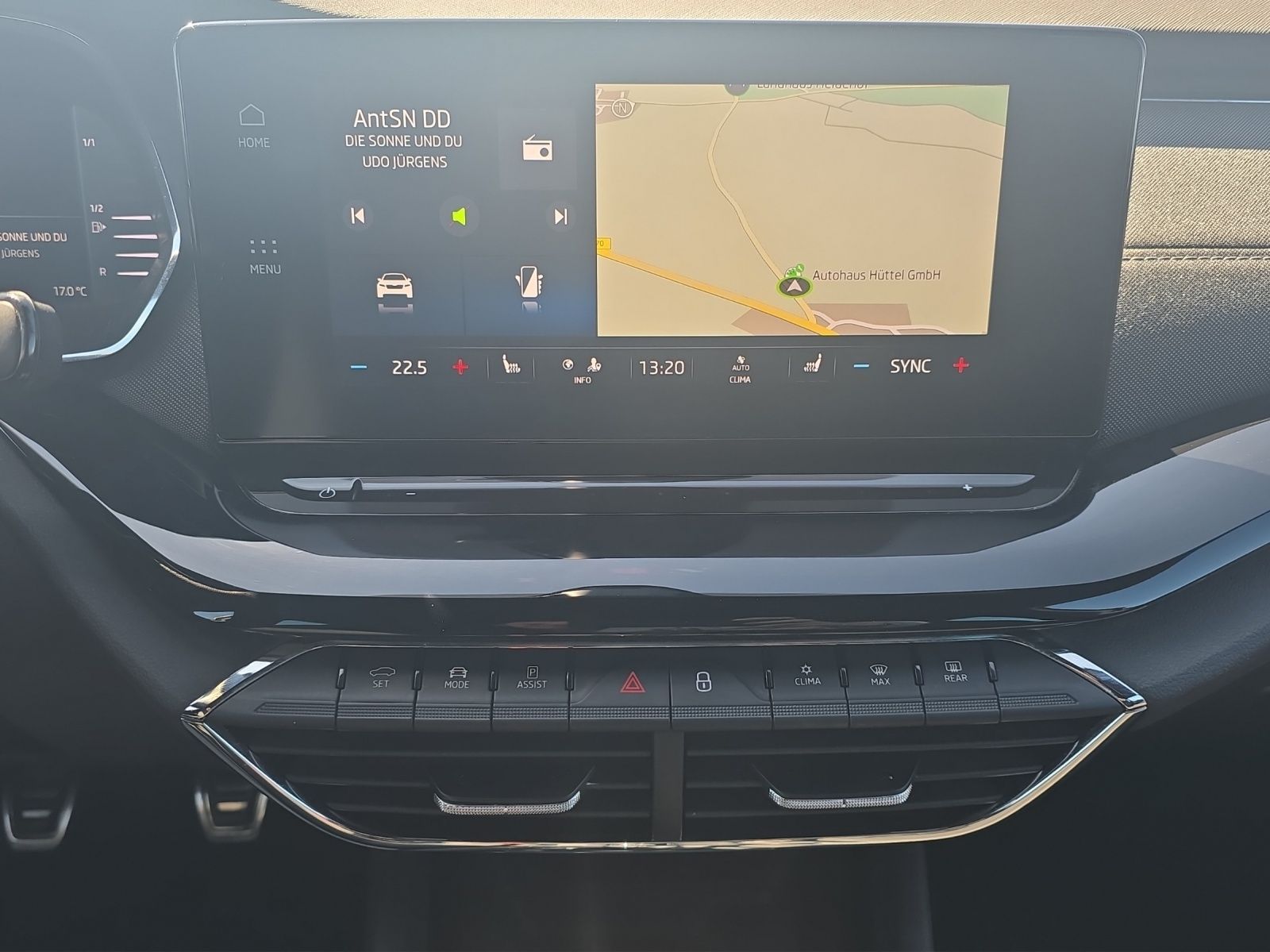 Fahrzeugabbildung SKODA Octavia Combi Style 1.5 TSI Matrix Navi AHK ACC