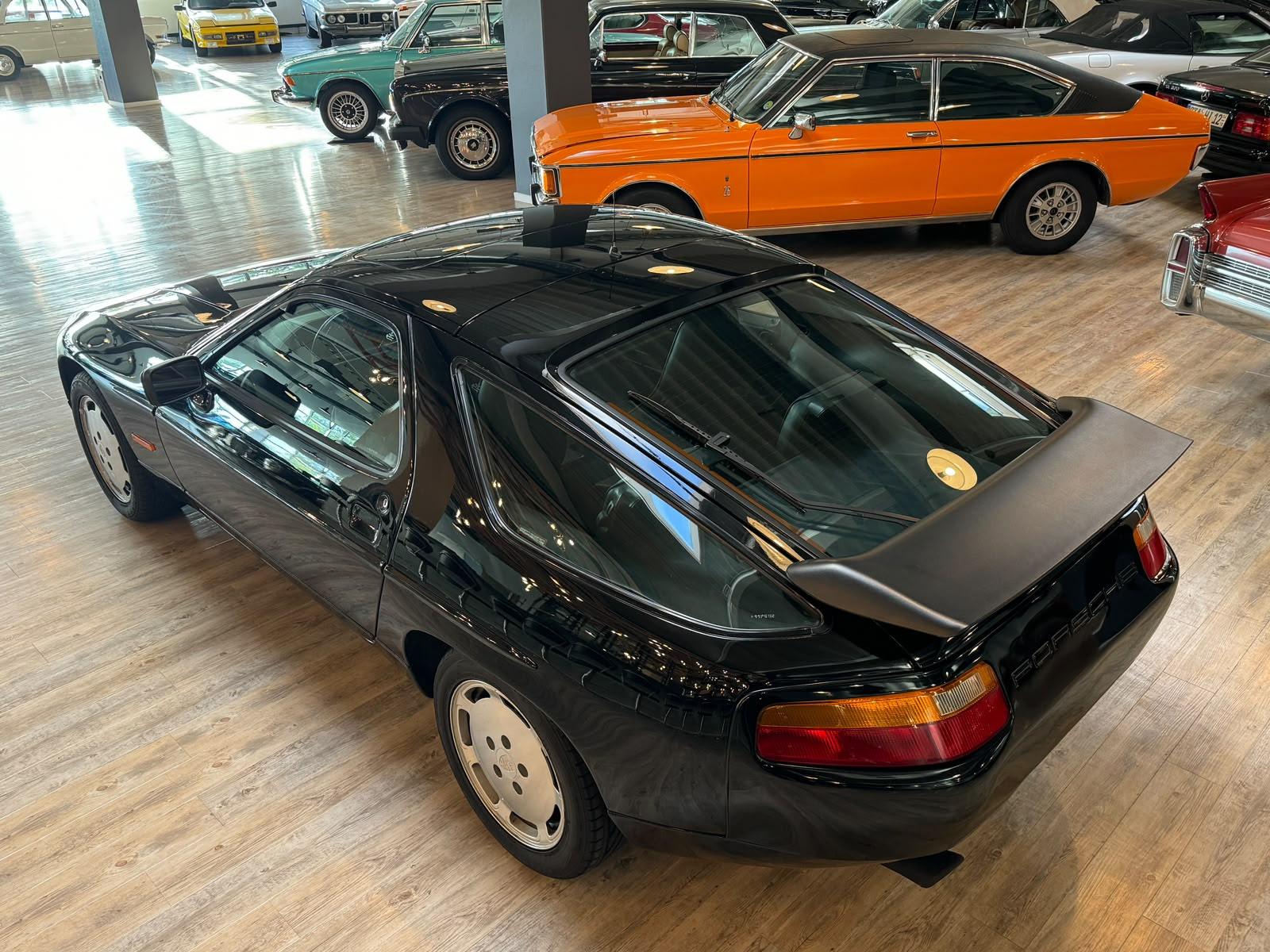 Porsche 928 S4
