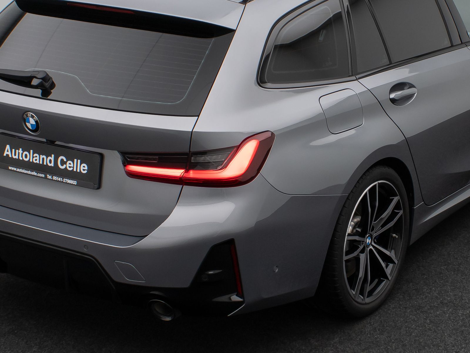 Fahrzeugabbildung BMW 330i M Sport Kamera DAB HUD H/K Komfort Panorama