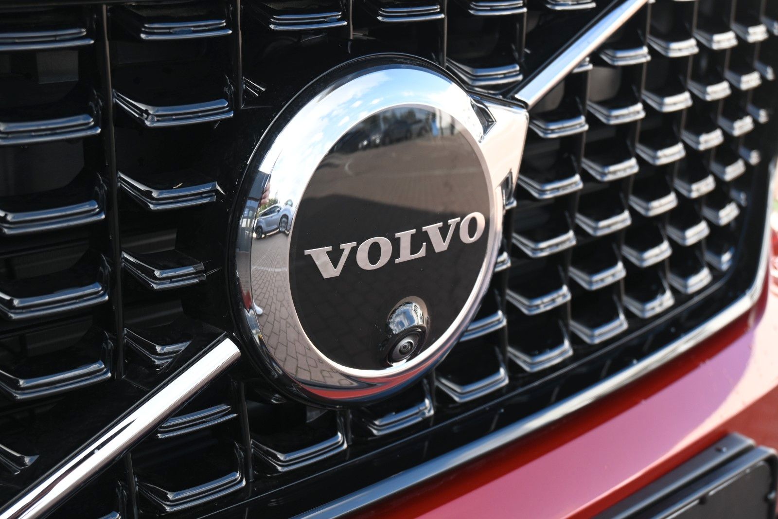 Fahrzeugabbildung Volvo XC40 B3 DKG Plus Dark*Pixel*FSHZG*360°*ACC*AHK