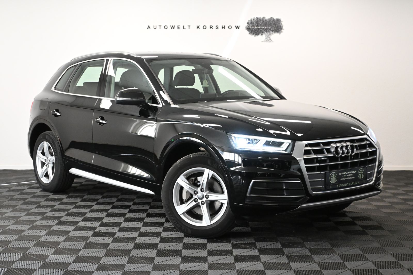 AUDI Q5 quattro sport *1.HAND *LED *PDC *AHK *SHZ