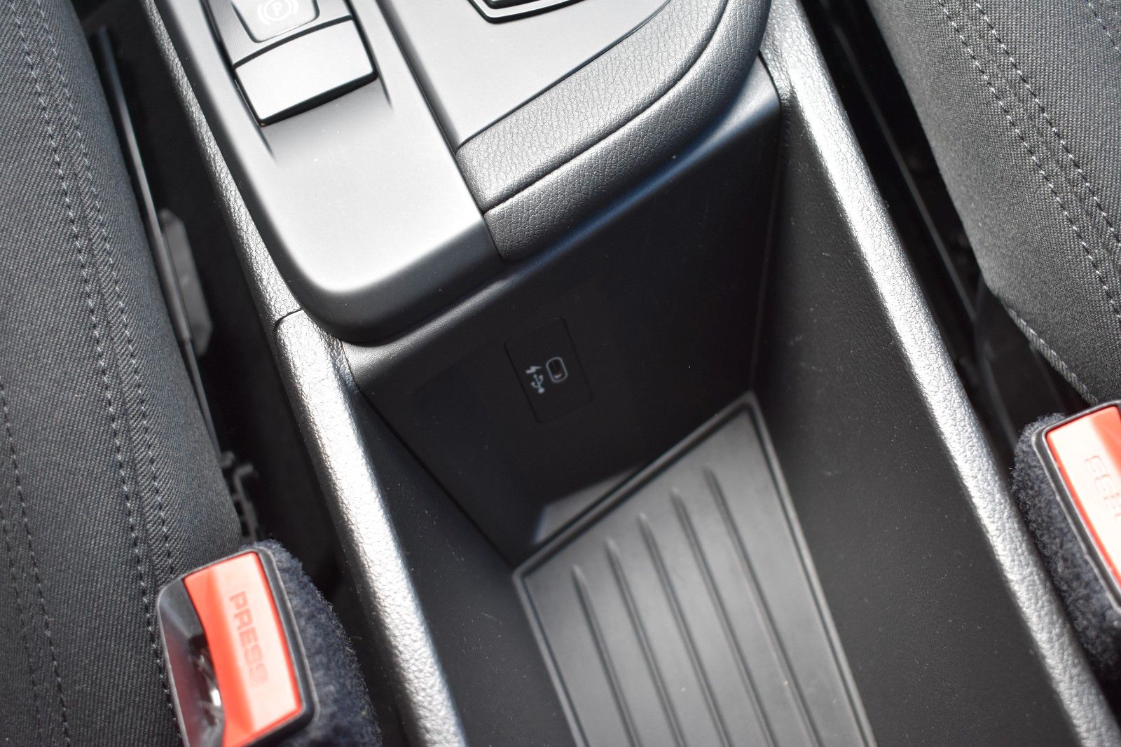 Fahrzeugabbildung BMW X1 xDrive 20 d Advantage AHK H&K