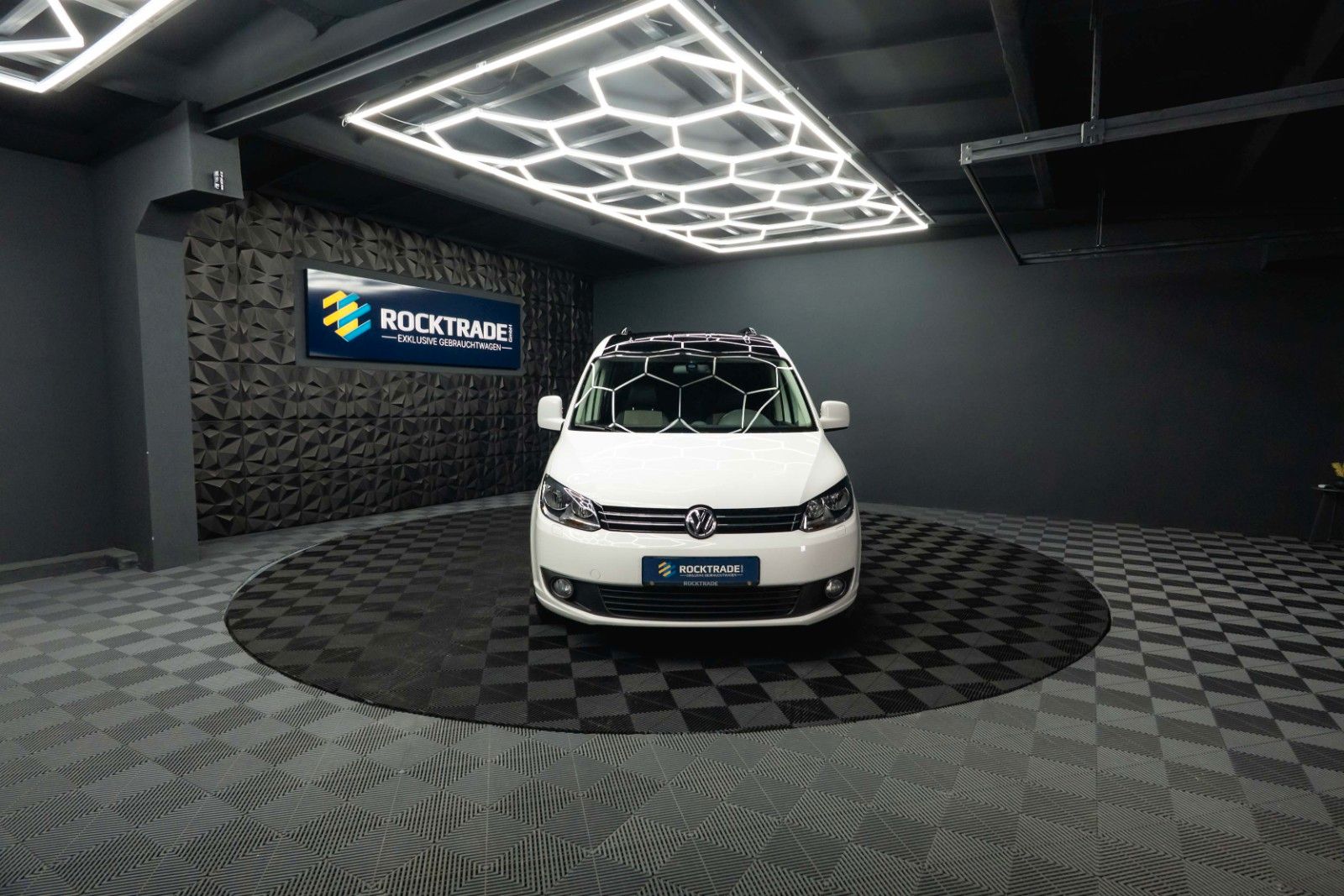Fahrzeugabbildung Volkswagen Caddy 1.6 TDI DSG Edition 30 Sport | Alcantara