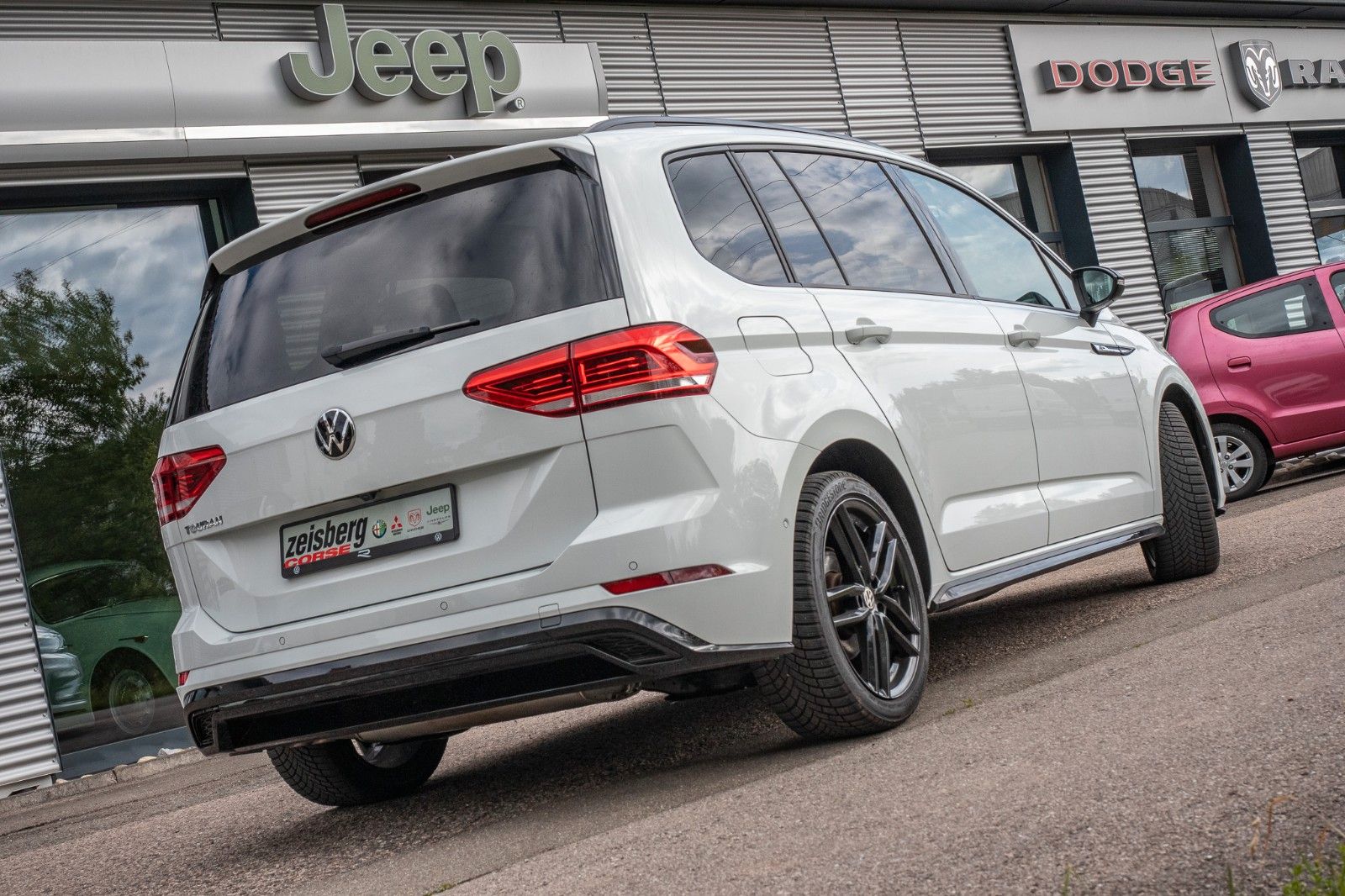 Fahrzeugabbildung Volkswagen Touran Highline R-Line*AHK*DSG*PANO*