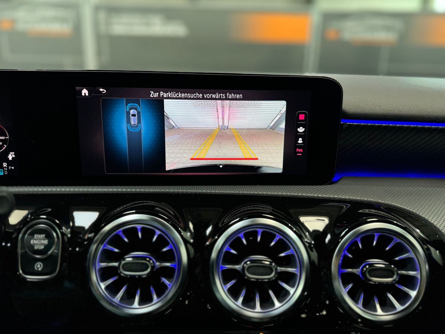 Fahrzeugabbildung Mercedes-Benz A 180 d Night#LED#MBUX#Ambiente#Pano#Spur