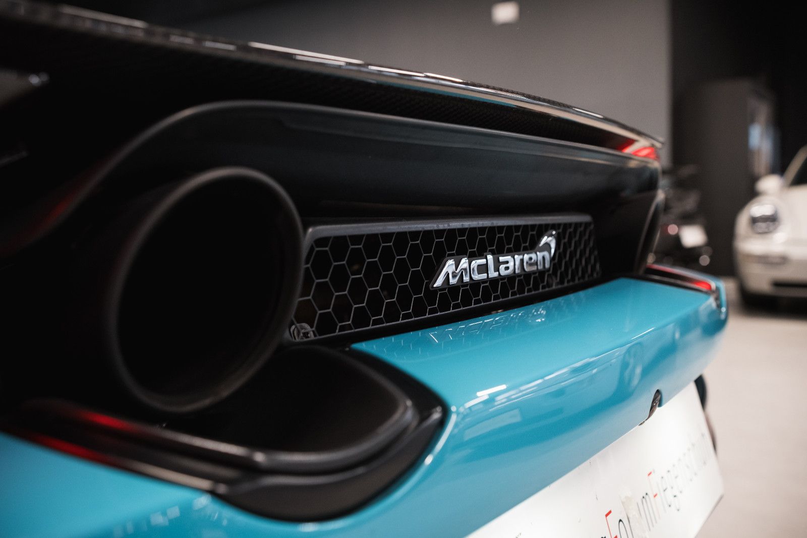 Fahrzeugabbildung McLaren 720S-B&W-McLaren Performance Plus Pack-Steuer!