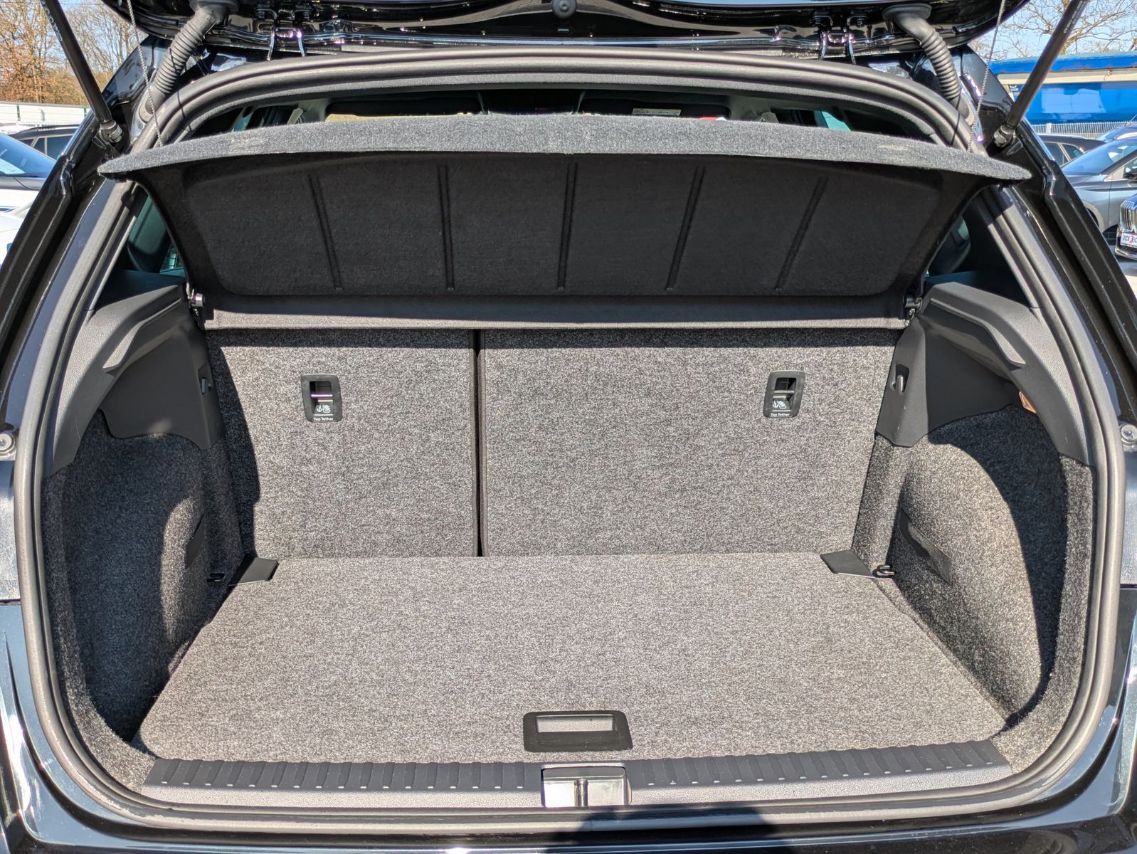 Fahrzeugabbildung SEAT Arona 1.5 TSI FR DSG AHK*ACC*LED*APP*DAB*KAMERA