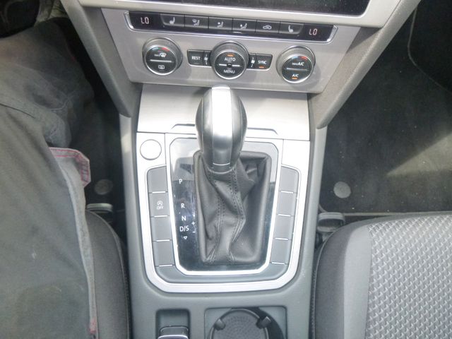 Fahrzeugabbildung Volkswagen Passat 2,0 TDI Variant >AUT/NAV/KAM/PDC/SHZ<