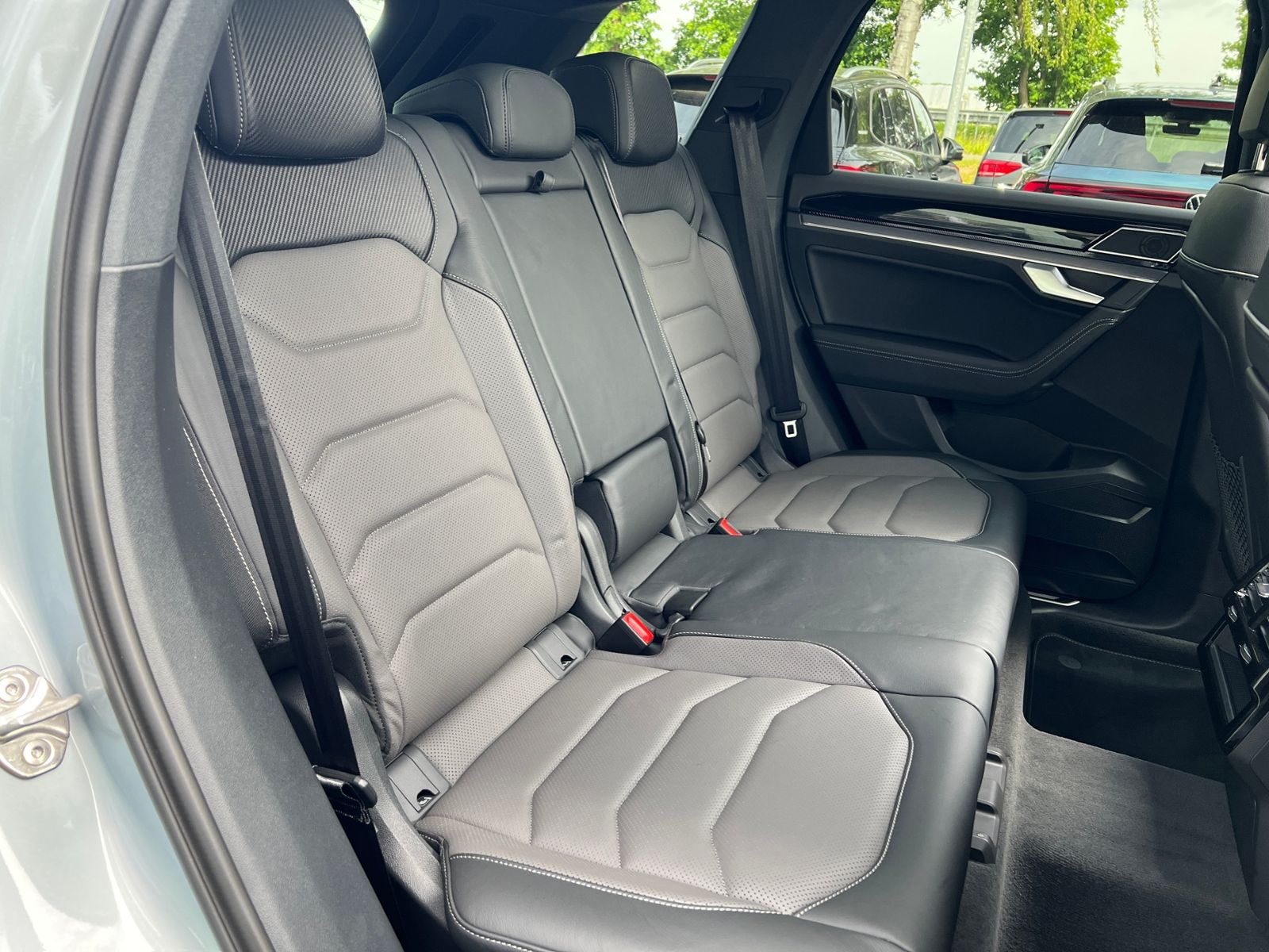 Fahrzeugabbildung Volkswagen Touareg R-Line 3.0 TDI *BlackStyle, AHK, Luft, P
