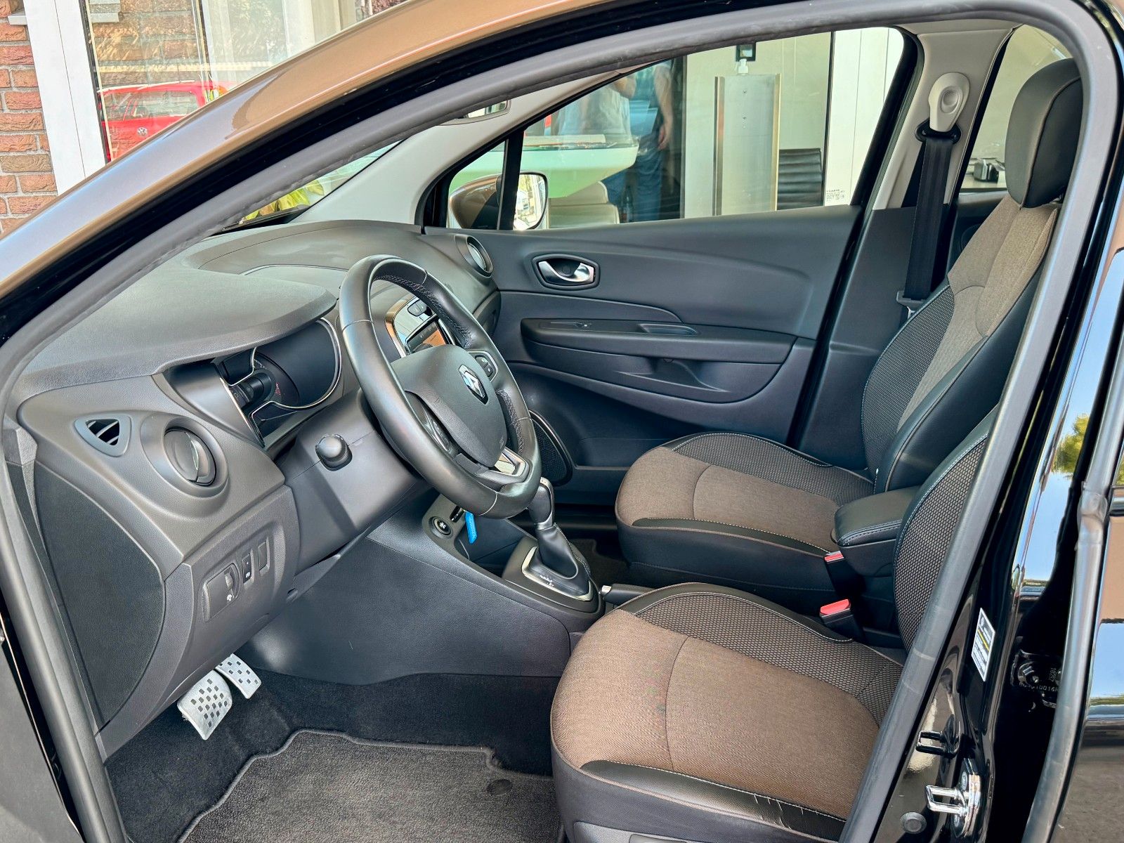 Fahrzeugabbildung Renault Captur Crossborder Navi/Kamera/Panorama/Leder