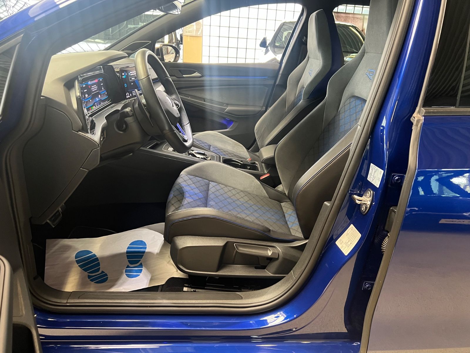 Fahrzeugabbildung Volkswagen Golf VIII Lim. R 4Motion *LAPIZ BLUE*KAMERA*IQ*
