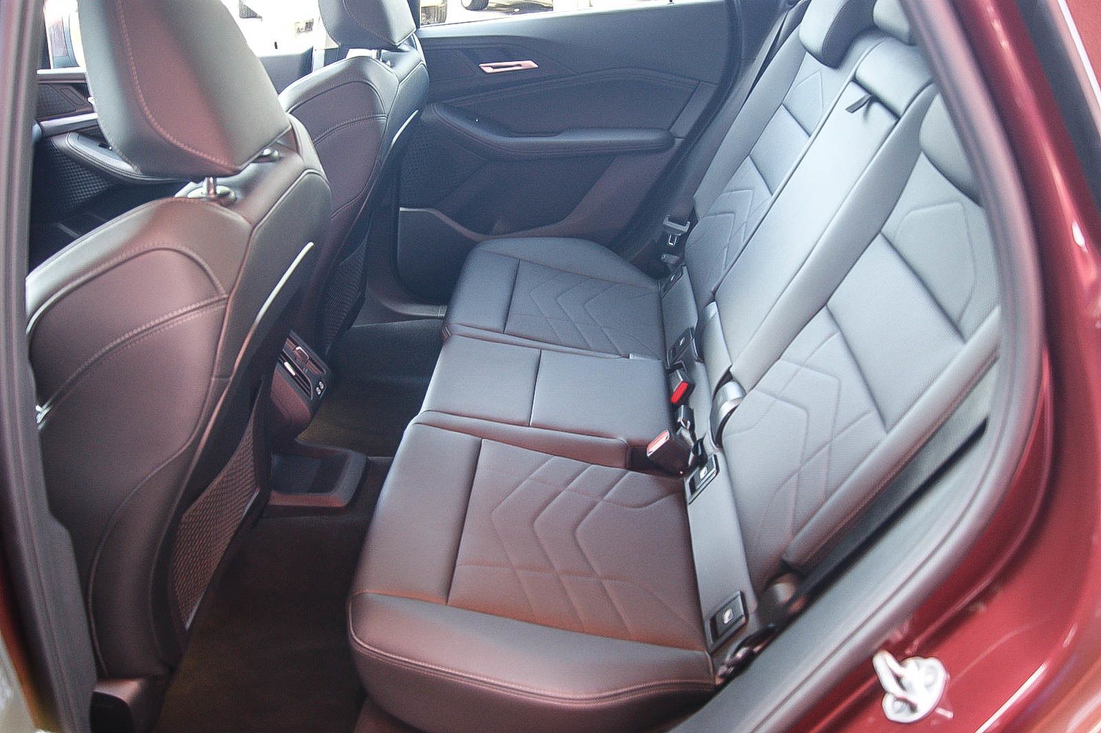 Fahrzeugabbildung BMW 223 Active Tourer i xDrive LEDER HEAD-UP SPORT 4