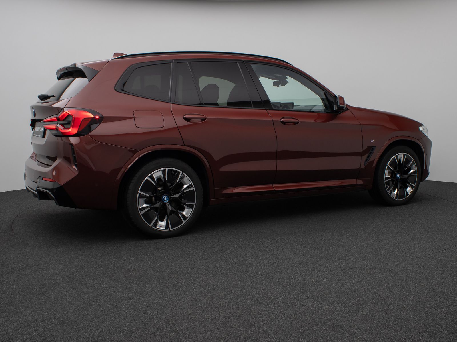 Fahrzeugabbildung BMW iX3 Impressive M Sport Panorama Kamera HUD H/K