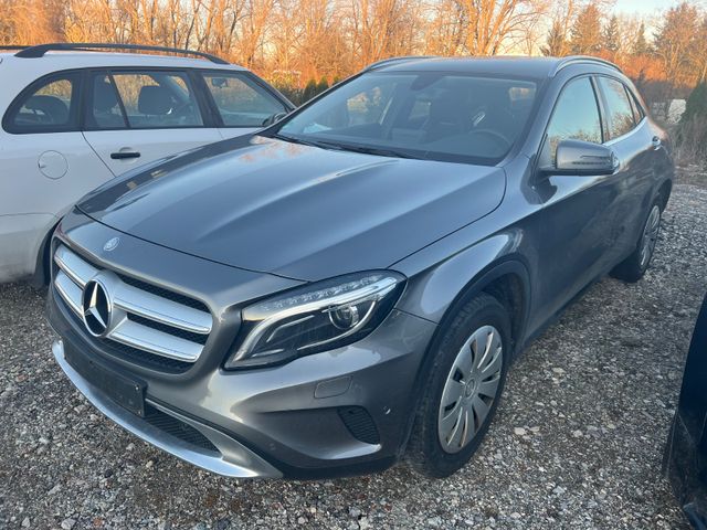 Mercedes-Benz GLA 200 D 4Matic Score+Alu 18"+Kamera+Xenon+WR++