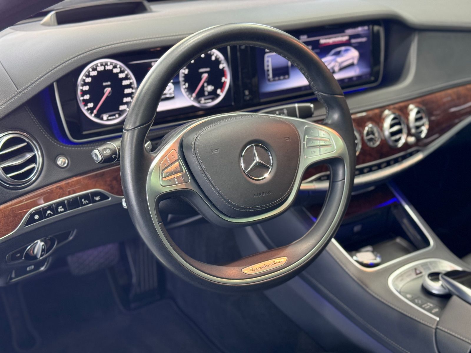 Fahrzeugabbildung Mercedes-Benz S 500 4Matic*HEAD-UP*NIGHT-VISION*PANO*1.HAND*