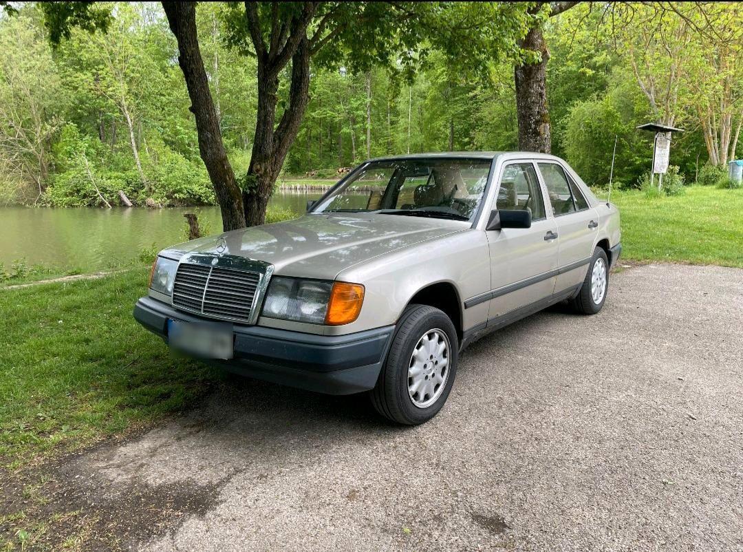 Mercedes-Benz E 230