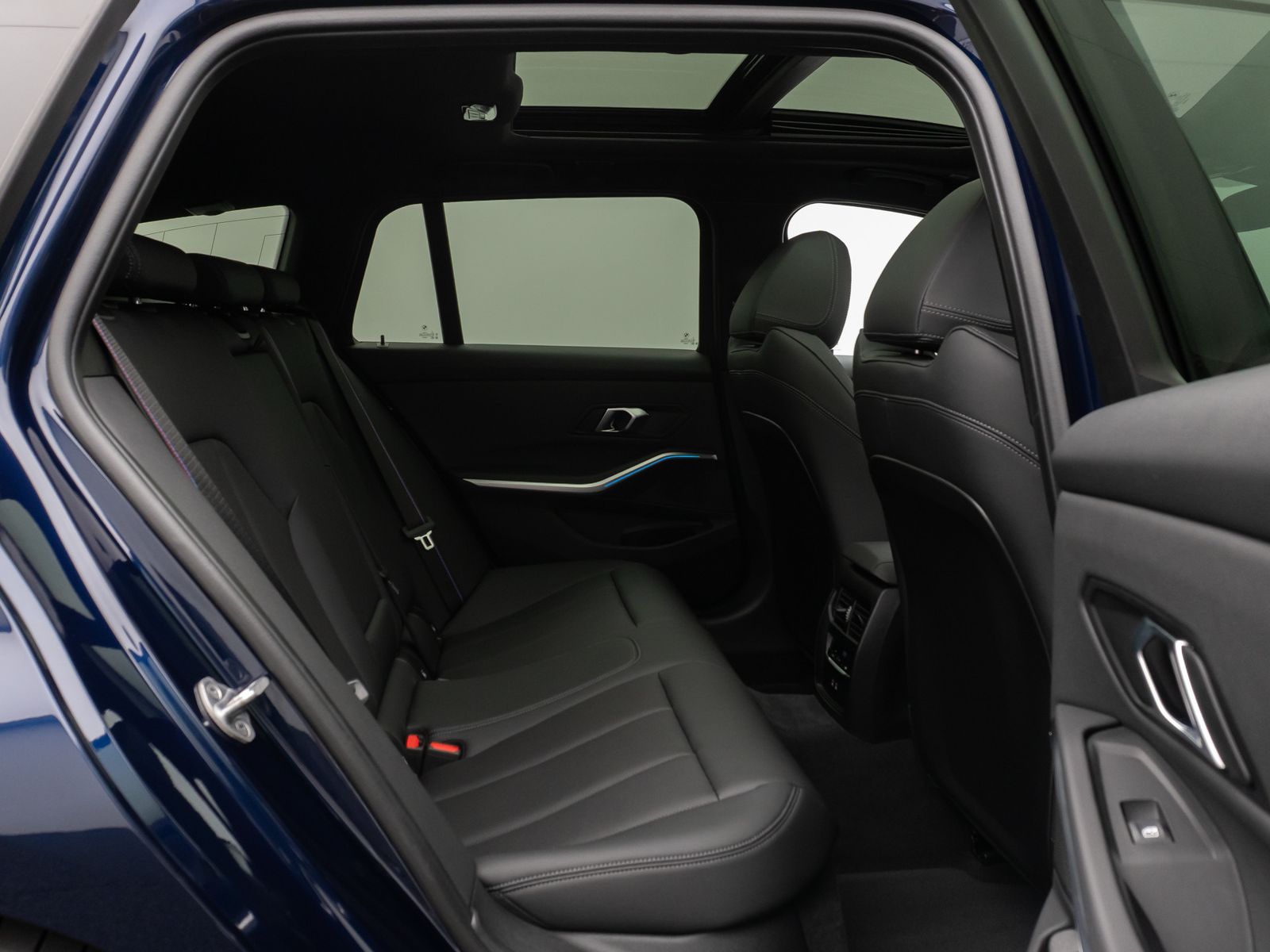 Fahrzeugabbildung BMW 320i M SportPro Panorama Kamera DAB HiFi Stop&Go