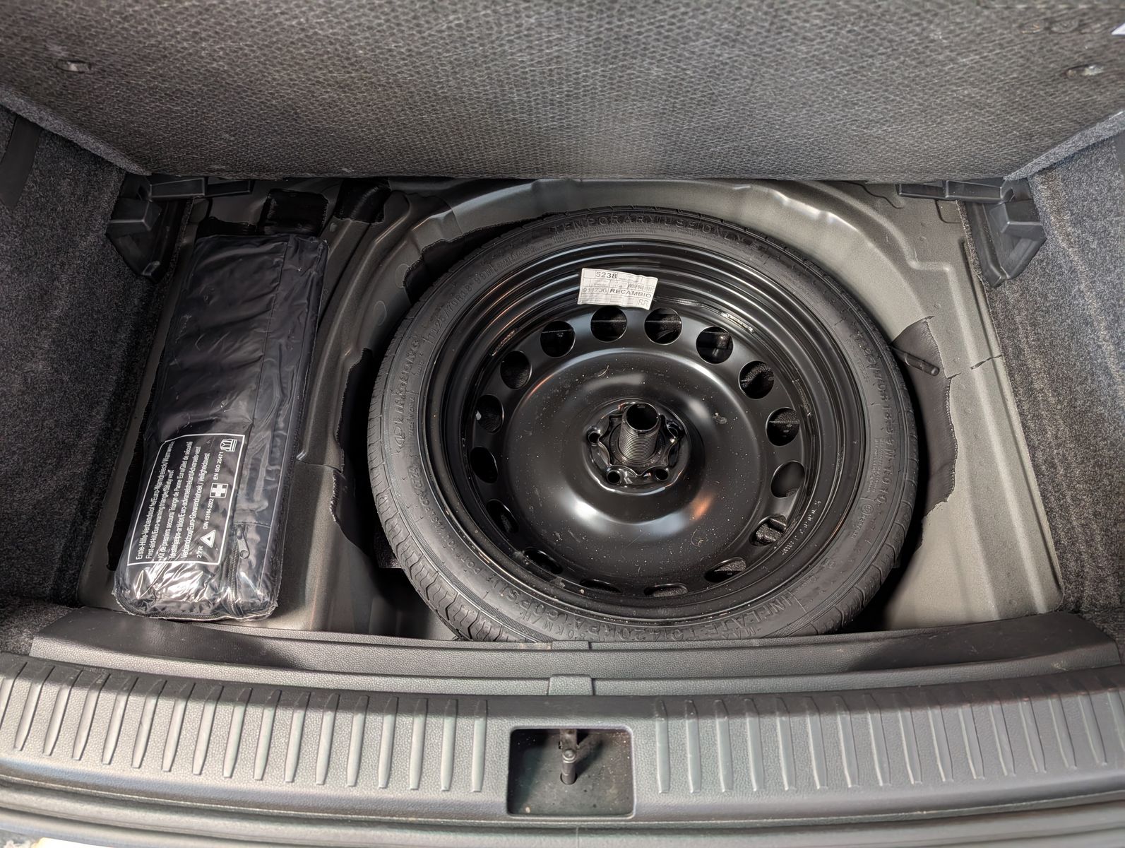 Fahrzeugabbildung SEAT Arona 1.5 TSI DSG FR LED ACC Cam Dinamica AHK 18