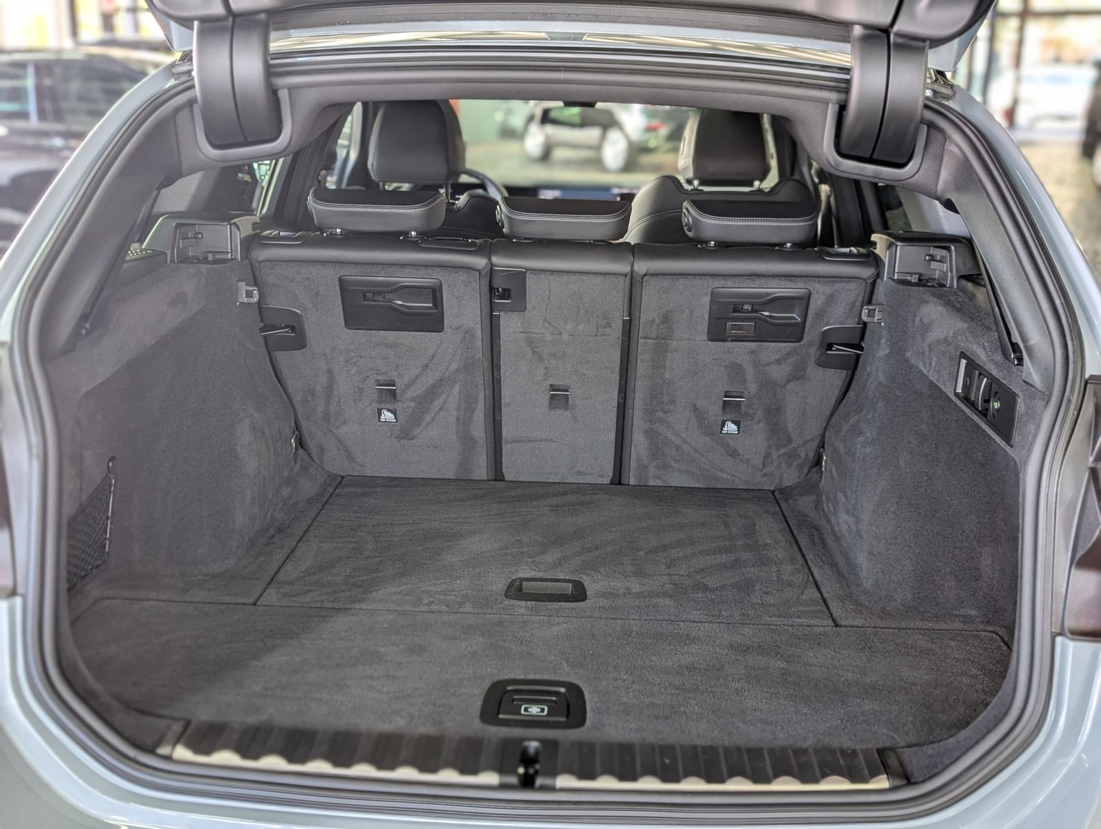 Fahrzeugabbildung BMW 320 d xDrive M Sport SHADOW PANO ACC KAM AHK LED