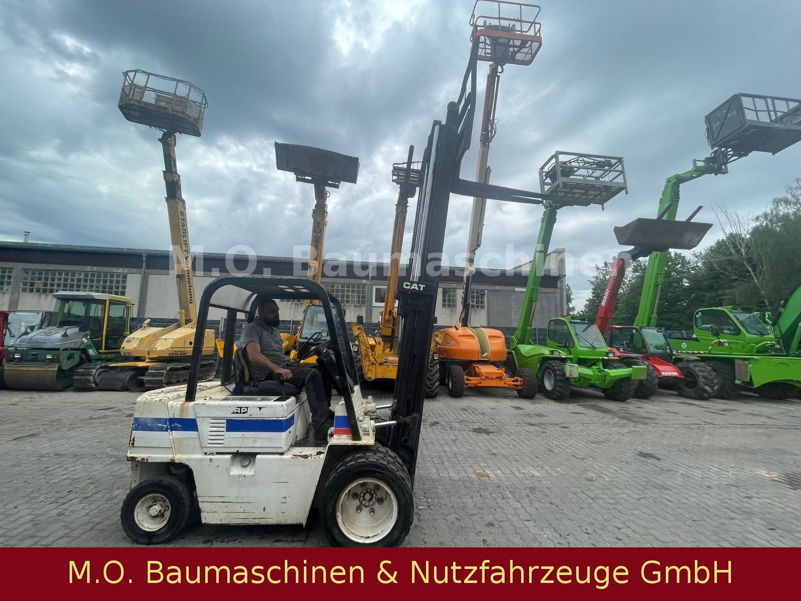 Fahrzeugabbildung CAT V 50 D / Duplex / Zwillingsbereift