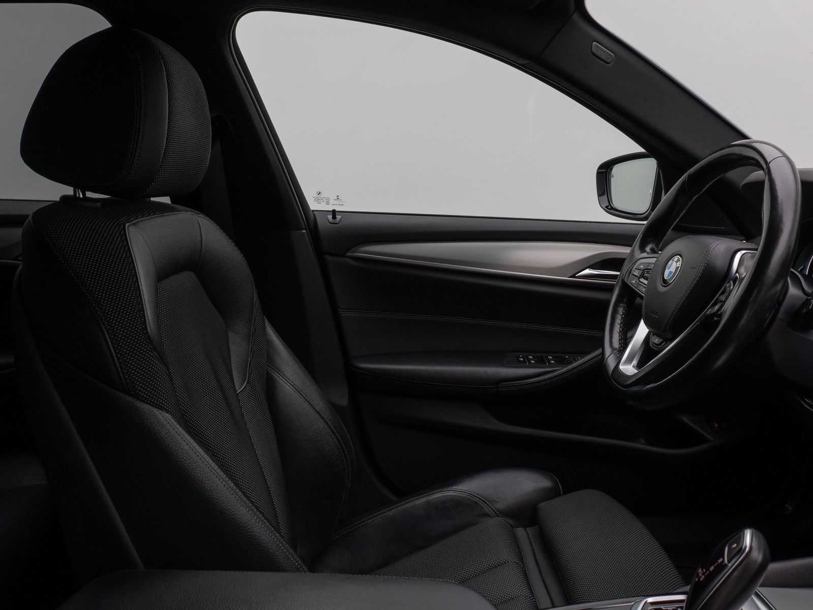 Fahrzeugabbildung BMW 520d  Sport Line HUD HiFi PDC Alarm DisplayKey