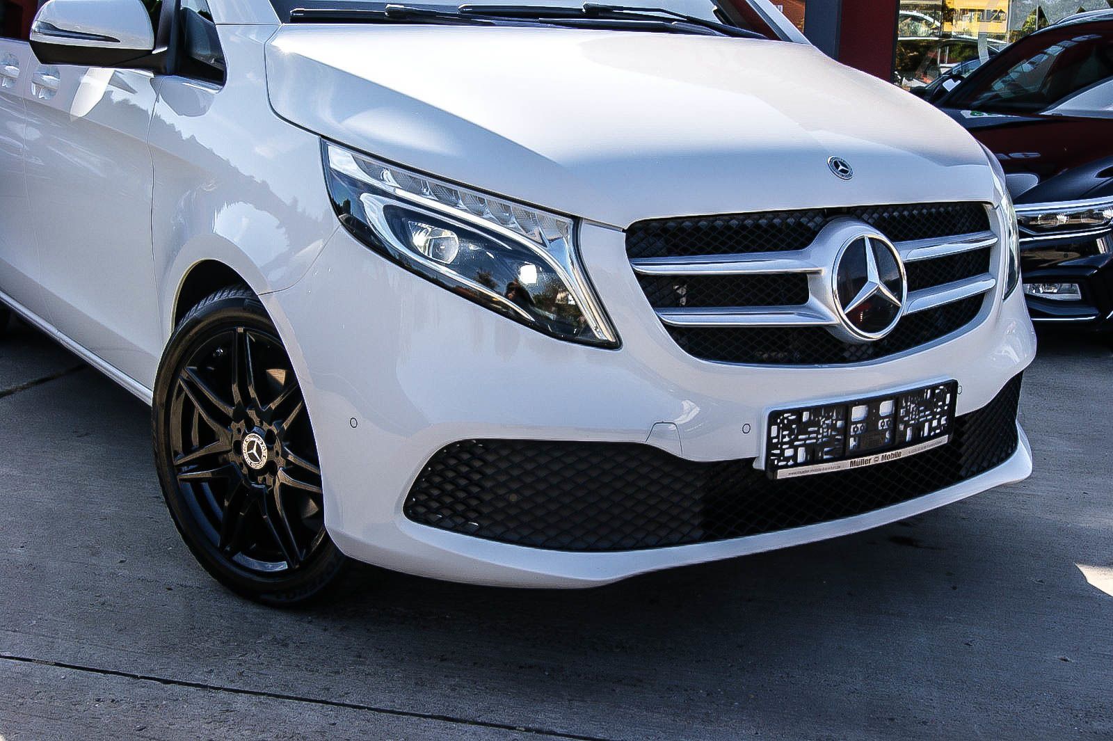 Fahrzeugabbildung Mercedes-Benz V 250 d EDITION AMG MBUX 7-SITZE IQ-LED KAMERA