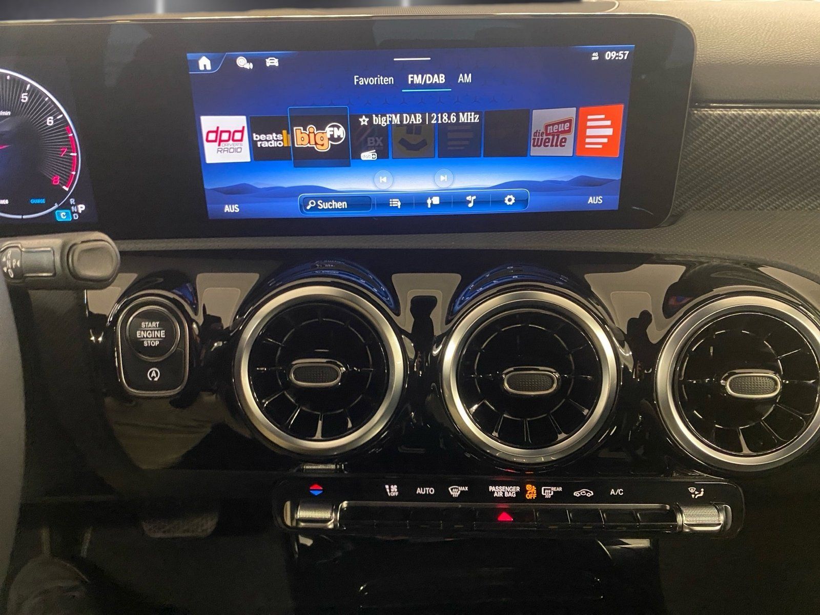Fahrzeugabbildung Mercedes-Benz A 180 Progressive *LED*Kamera*CarPlay*SHZ*MBUX*