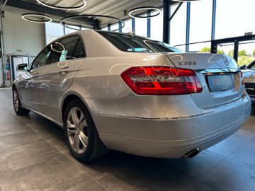 MYAUTOCENTER – Gebraucht- und Jahreswagen mit Werkstattservice in Pfaffenhofen Mercedes-Benz E 200 *AHK*Abstandstempo*Teilleder*Szhz*
