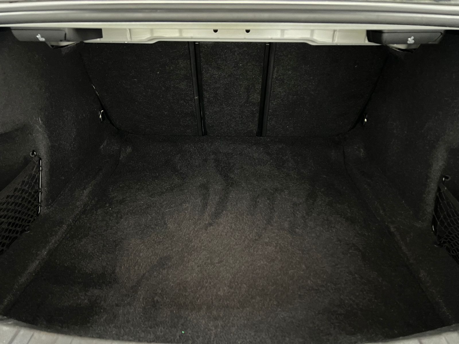 Fahrzeugabbildung BMW 330 i Lim M SPORT/LED/VRTL COCKPIT/19ZOLL/DE FZG