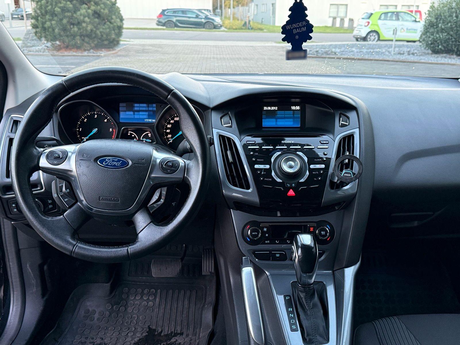Ford Focus 2012 — photo 11