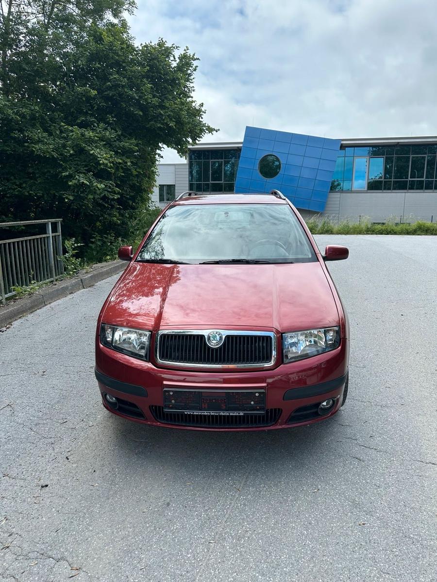 Skoda Fabia 2006 — rear view