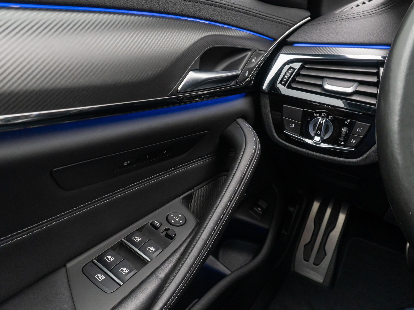 Fahrzeugabbildung BMW M5 Competition Laser 360°DAB SoftCl Glasdach AHK