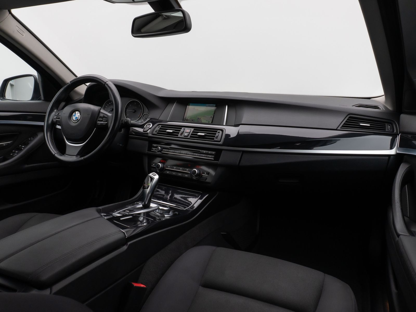 Fahrzeugabbildung BMW 520d Navi Sitzhzg Bi-Xenon PDC Tempomat