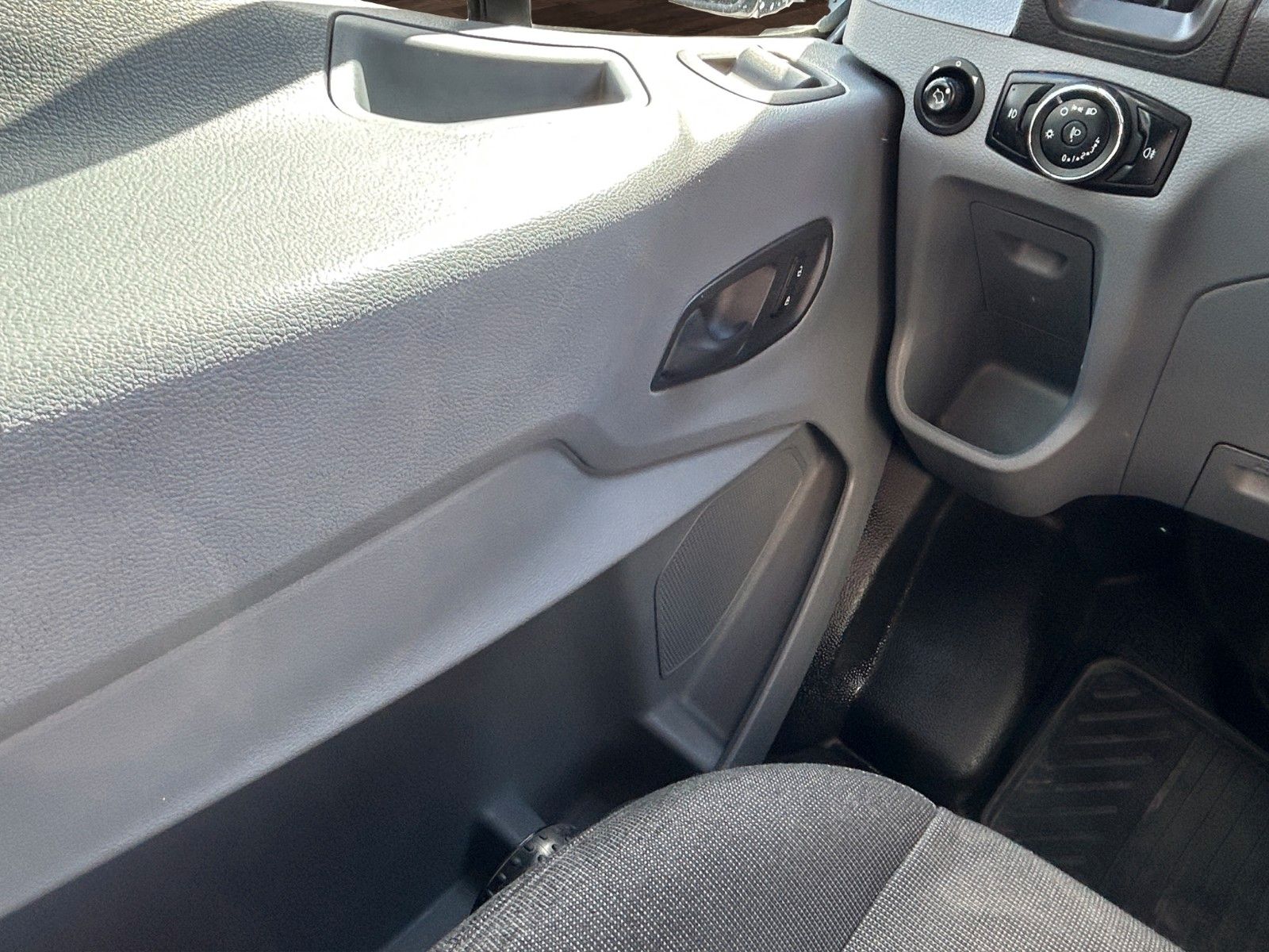 Fahrzeugabbildung Ford Transit 350 L2 Trend 9 Sitzer/Kamara/Automtik/