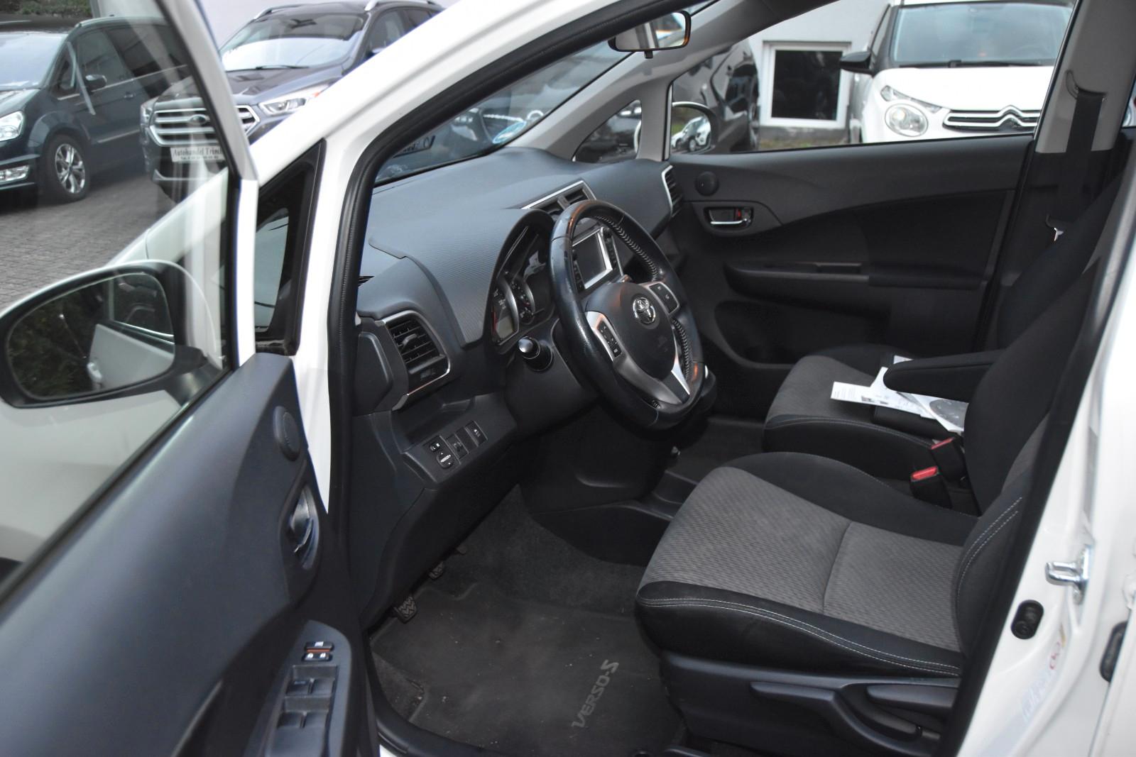 Toyota Verso-S 2014 — photo 8