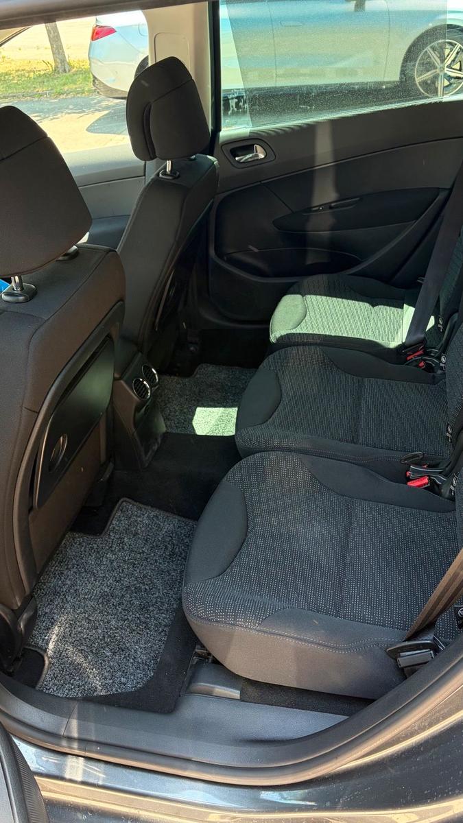 Peugeot 308 2008 — photo 9