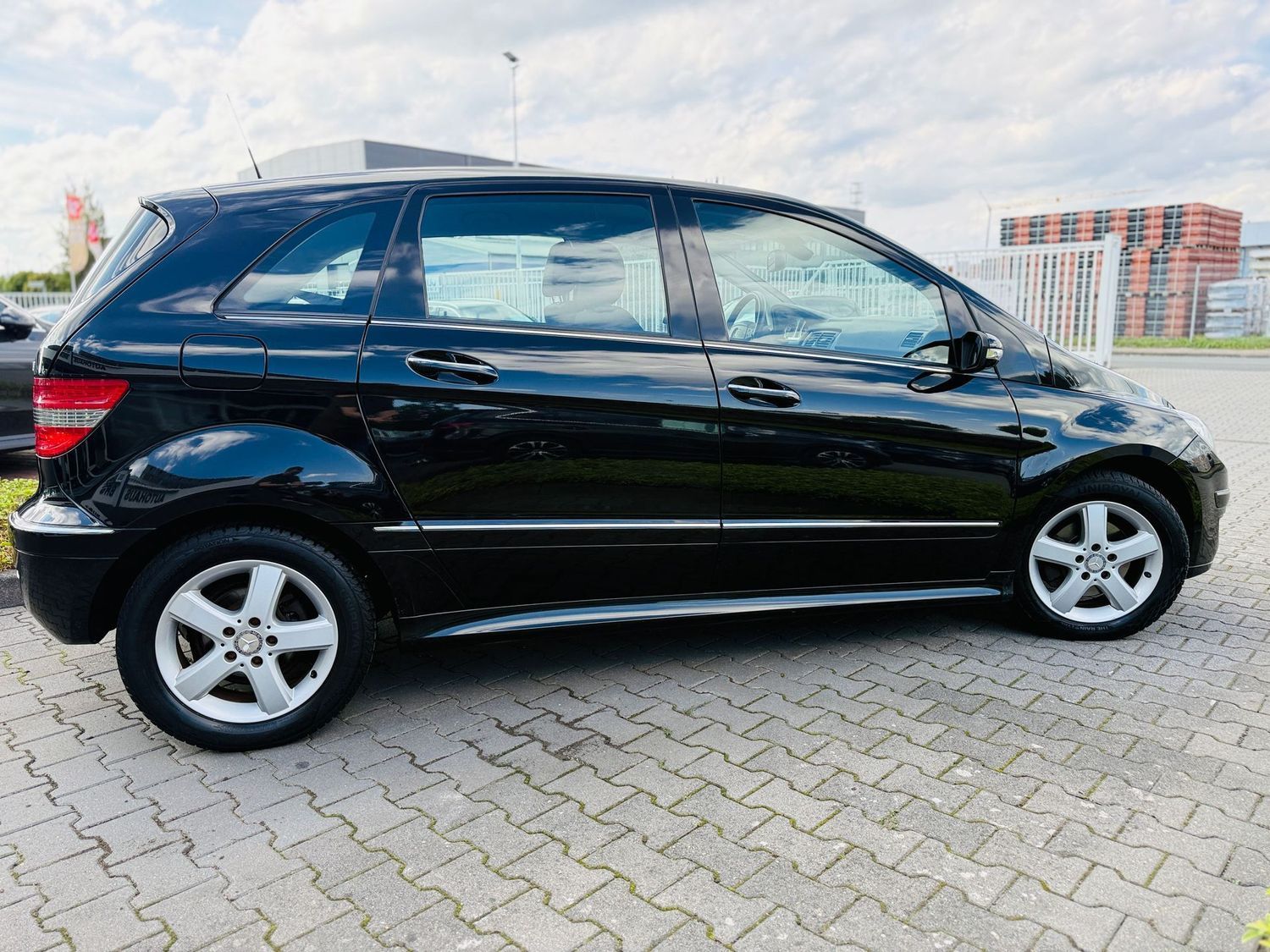 Fahrzeugabbildung Mercedes-Benz B 180 CDI Navi, PTS, AHK abn., Sitzheizung, Chro