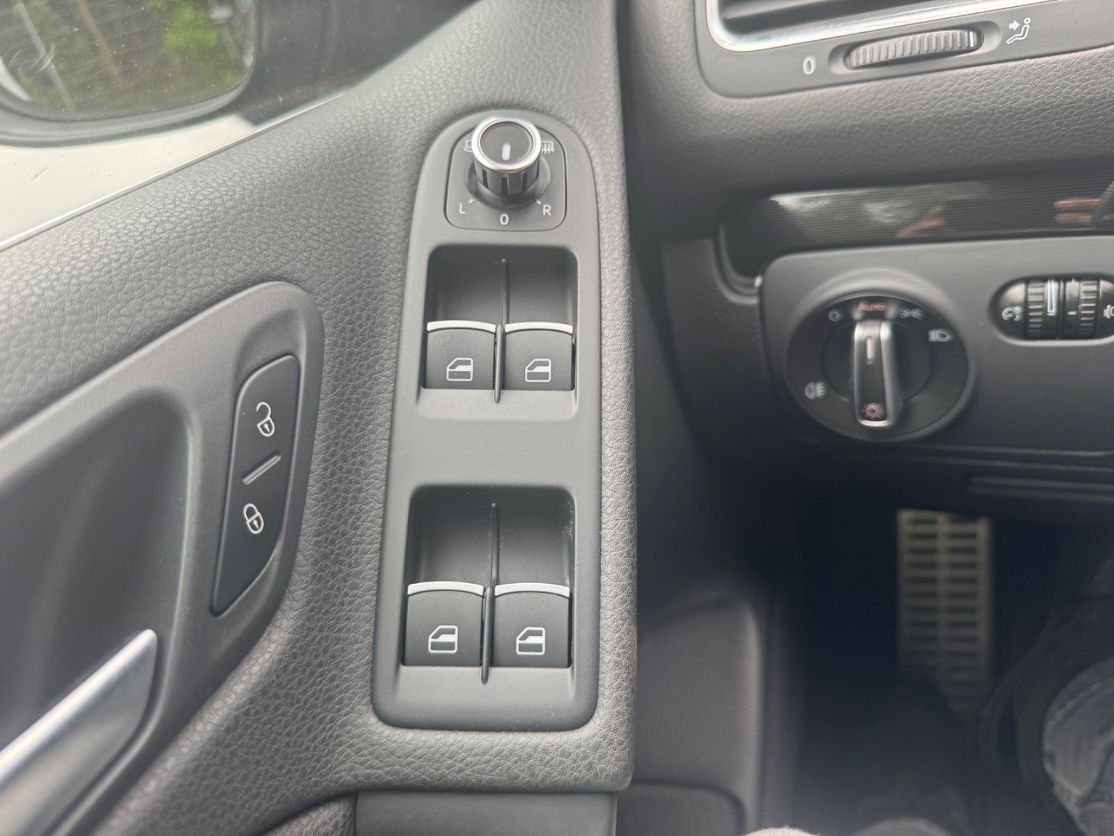 Fahrzeugabbildung Volkswagen Golf VI Cabriolet Leder+Navi+Bluetooth+Sitzheizu
