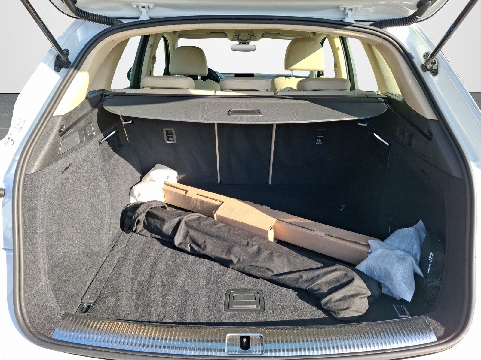 AUDI Q5 40 TDI quattro sport S-TRONIC / LEDER / AHK / - Image 16