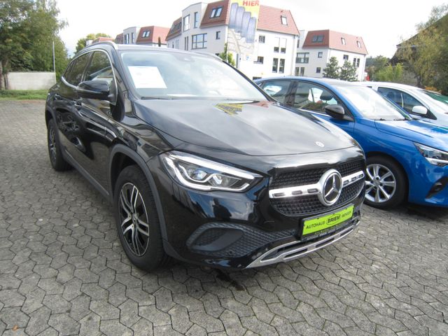 MERCEDES-BENZ GLA 220d Facelift, Autom, LED, Pano, 1. Hd.
