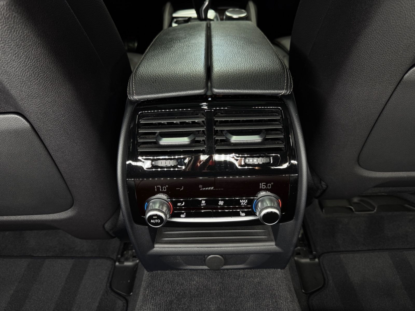 Fahrzeugabbildung BMW M550d xDrive Touring|PANO|NAVI|AHK|1.HAND