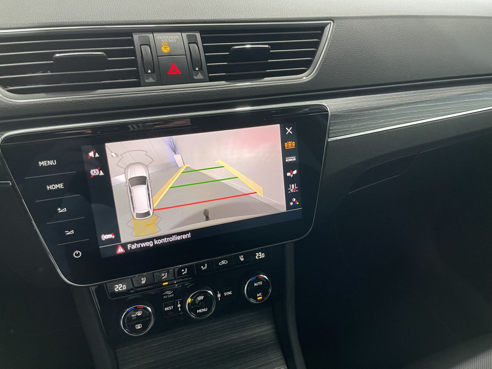Fahrzeugabbildung SKODA Superb 2.0 TDI*Premium Edition*LED*AHK*Leder*