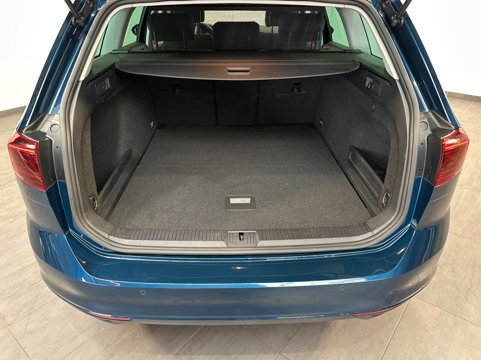 Fahrzeugabbildung Volkswagen Passat Variant 2.0 TDI Business NAV+IQ-LIGHT